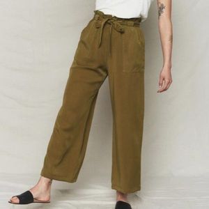 Back Beat Rags Tencel Paperbag Cropped Tie Waist Pants in Avocado Size Medium